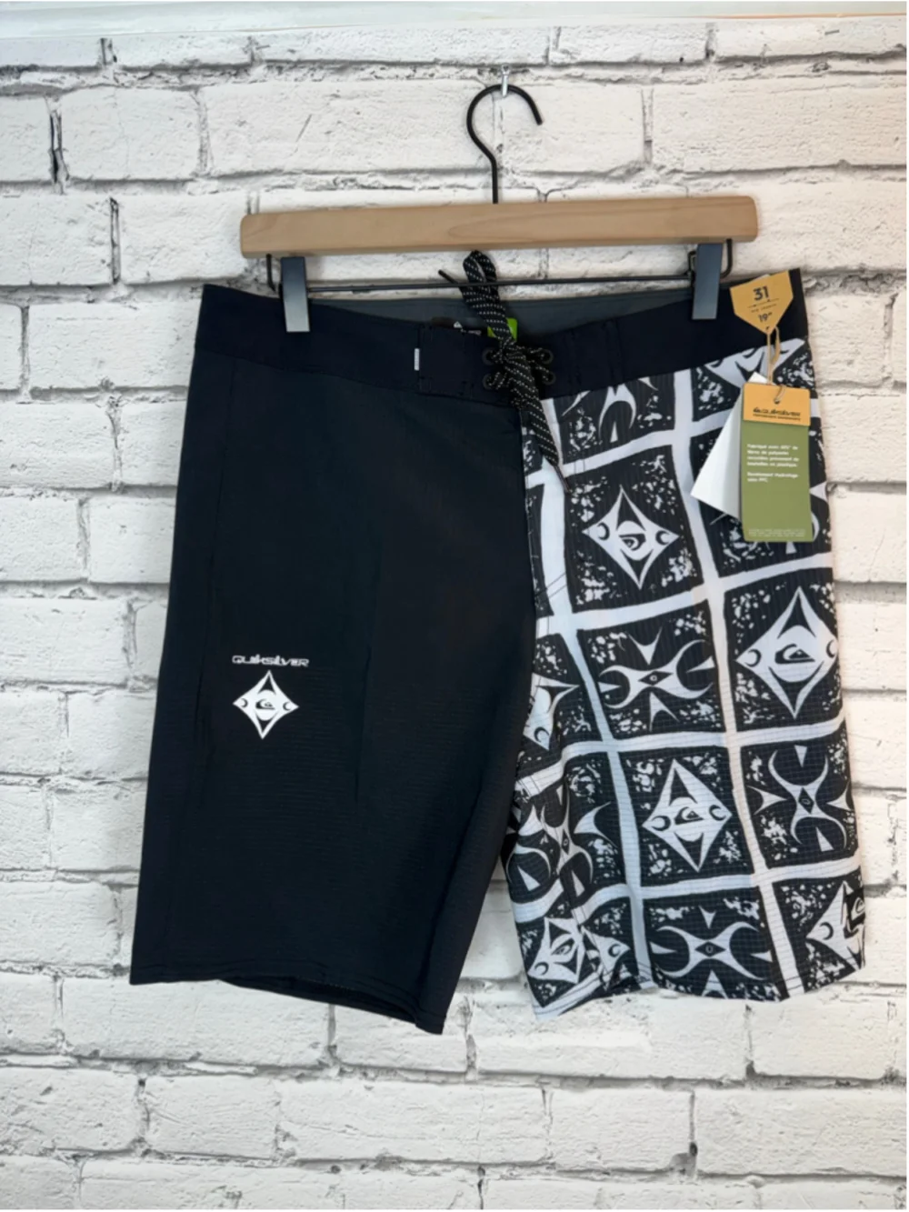 Men’s Quiksilver Highline Board Shorts size 31 Small Black White Geometric Swim